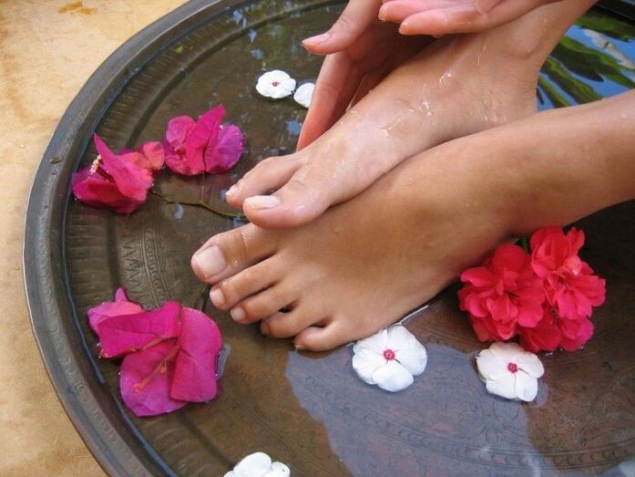 Apple cider vinegar bath for toenail fungus